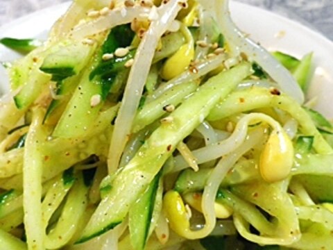 シンプルに、豆もやしとキュウリのごま油あえ